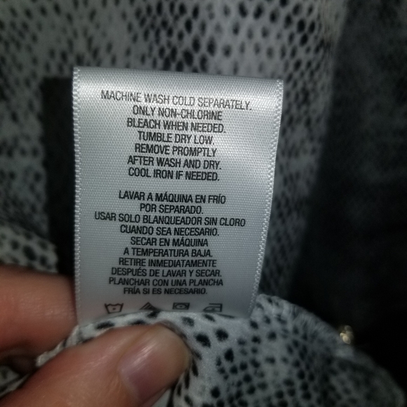 Jaclyn Smith Collection XXL Snakeskin Top - Picture 6 of 8